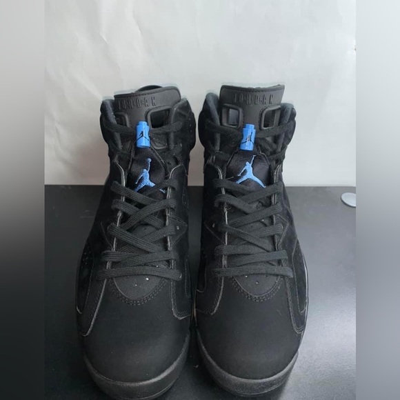 Jordan 6 UNC colorway